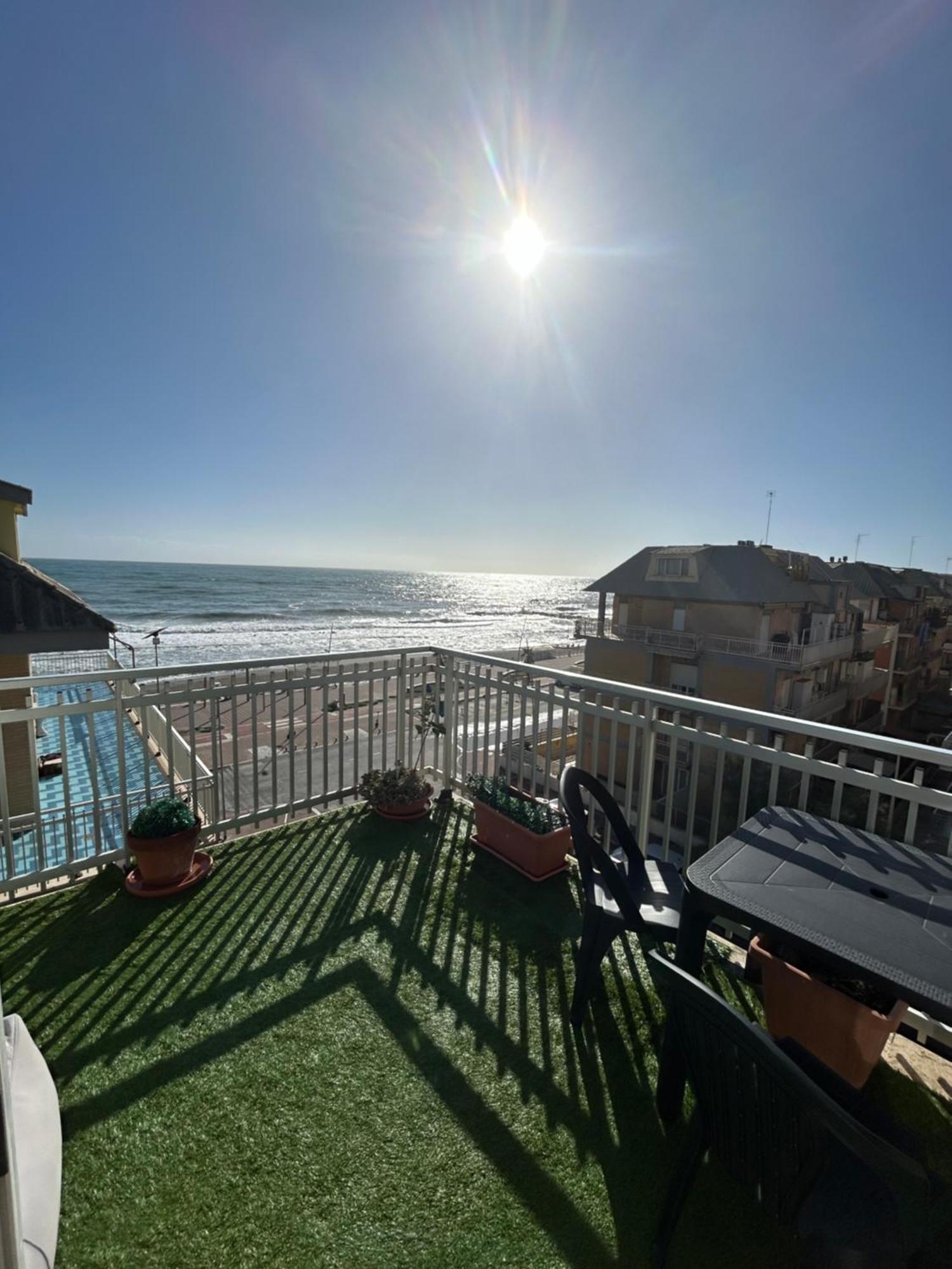 Front Sea Luxury Lägenhet Lido di Ostia Exteriör bild