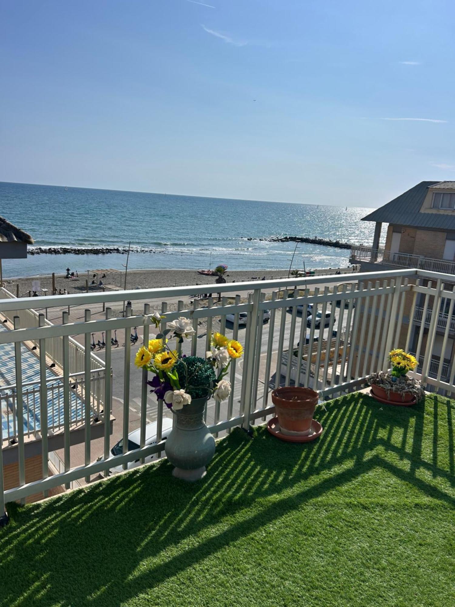 Front Sea Luxury Lägenhet Lido di Ostia Exteriör bild