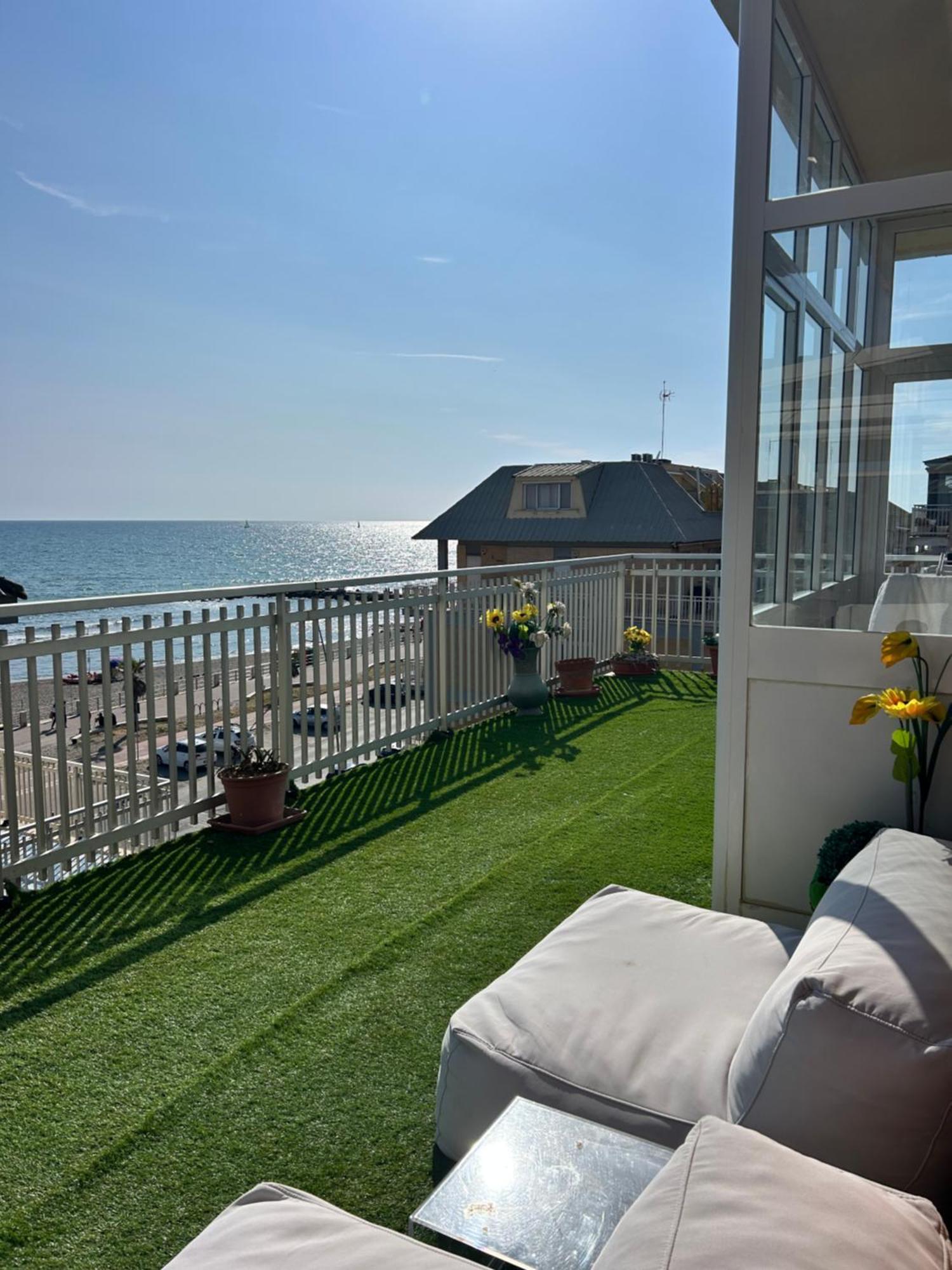 Front Sea Luxury Lägenhet Lido di Ostia Exteriör bild